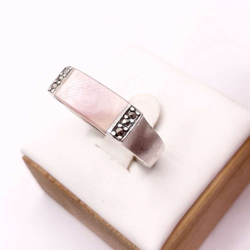 Estate Pink and Silver Rectangular Shell Ring - Picture 3 of 9